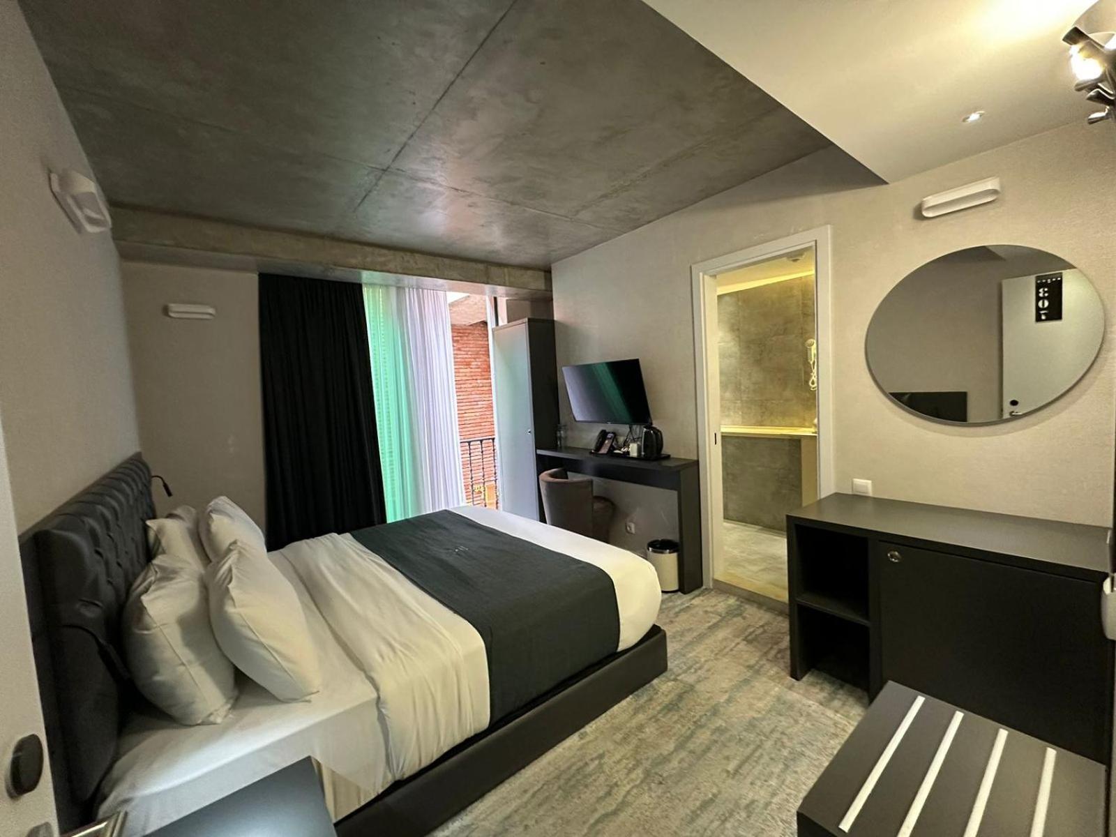M 1 T Hotel Tbilisi Exterior photo